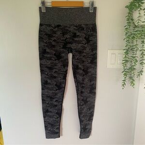 Gymshark Gray Camo Leggings High-Waist Stretch Compression Size Medium